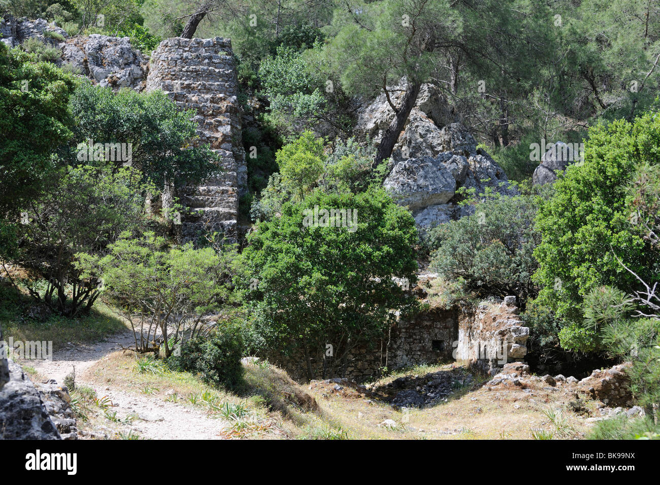 Resti di un antico mulino di Epta Piges, Valle dei sette fonti, Rodi, Grecia, Europa Foto Stock