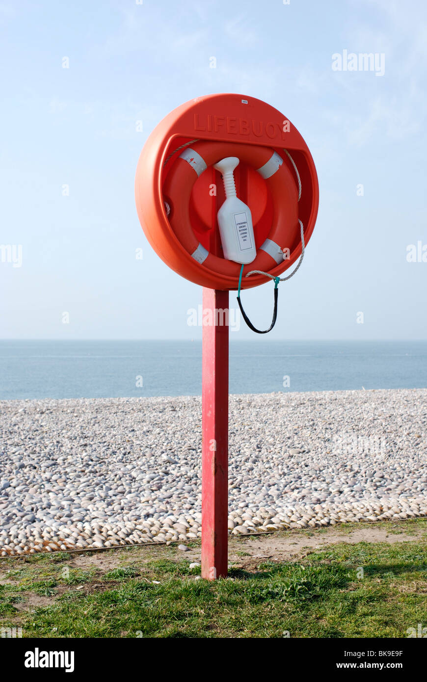 Orange anello di vita a Budleigh Salterton beach Devon Foto Stock