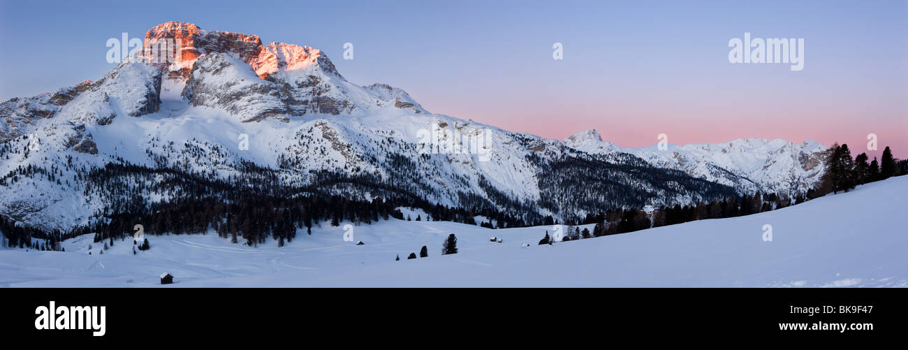 Hohe Gaisl mountain al blue ora, immagine panoramica, Plaetzwiese altopiano, Dolomiti, Alto Adige, Italia, Europa Foto Stock