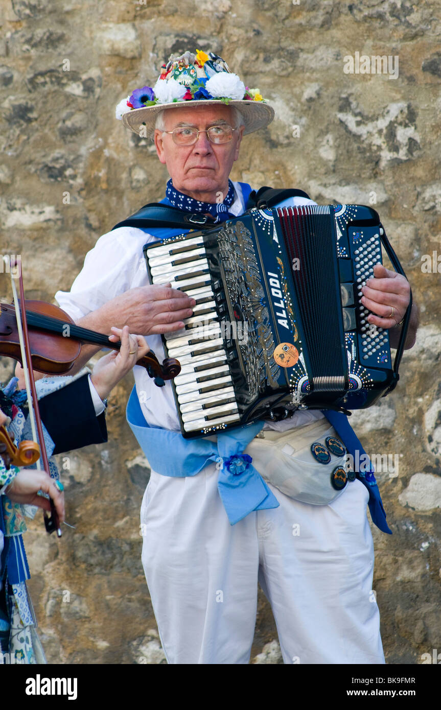 Morris musicista che accompagnano le danze Morris presso la Oxford Folk Festival Foto Stock