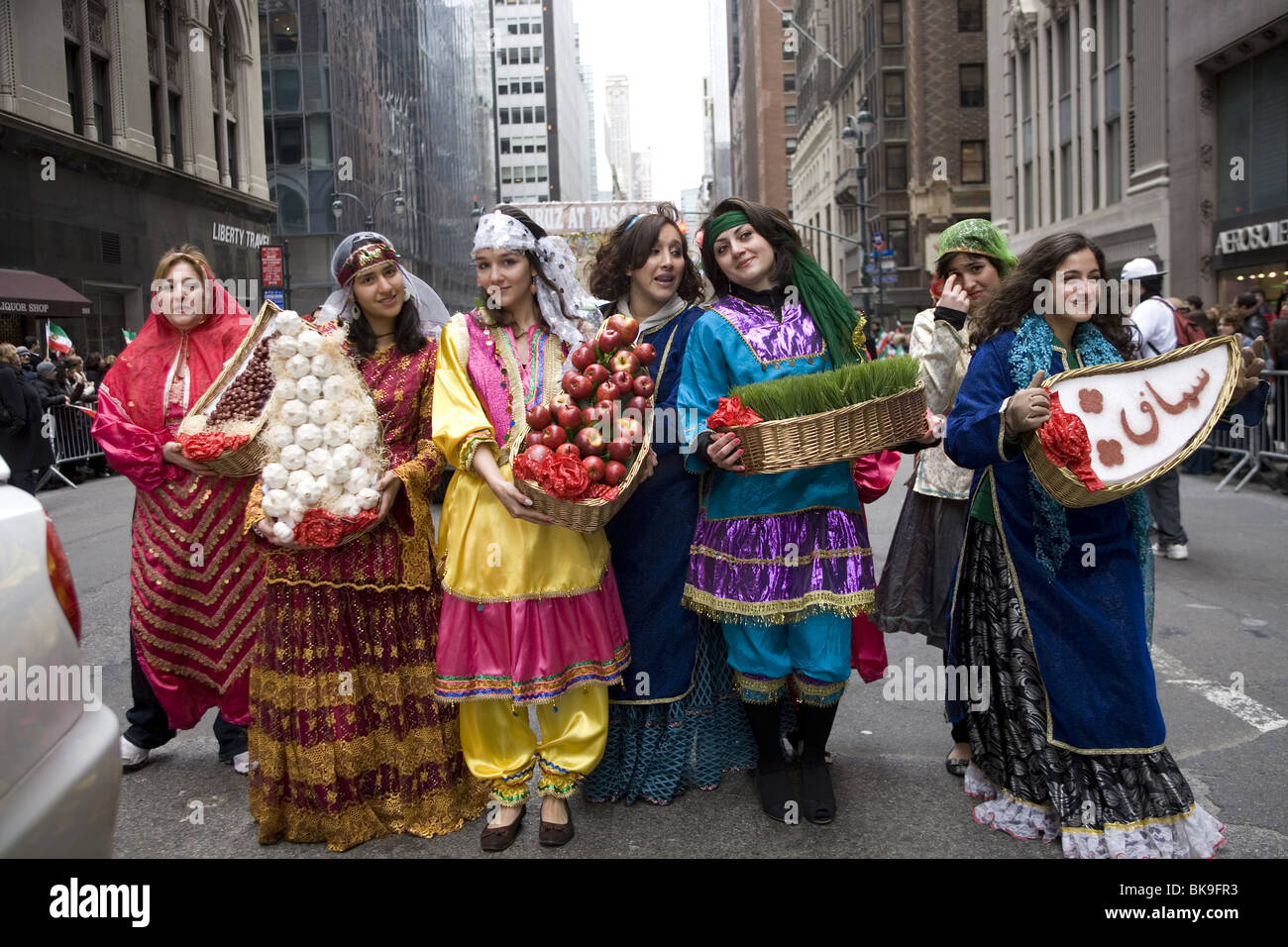 Annuale (Persiano iraniana) sfilano su Madison Avenue a New York City. Foto Stock