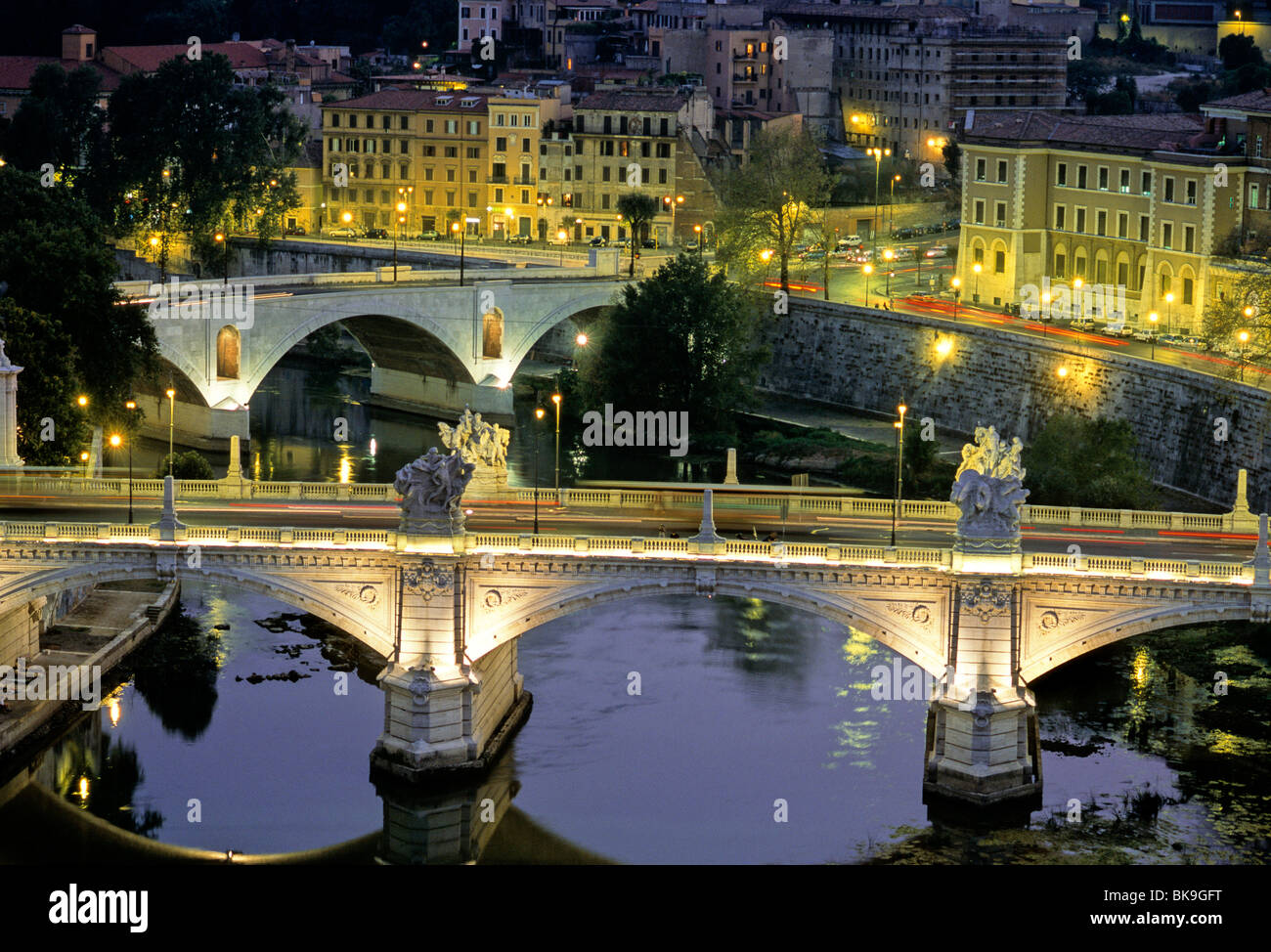 Tevere, il Ponte Vittorio Emanuele II sul Lungotevere in Sassia, Roma, Lazio, l'Italia, Europa Foto Stock