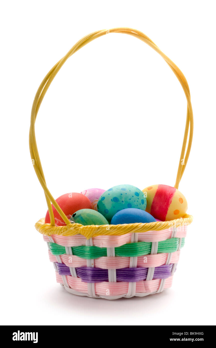 Cesto di pasqua su bianco Foto Stock