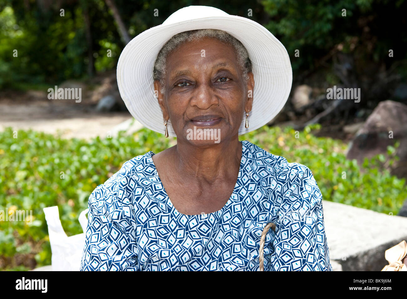 Vecchia donna creola, Isola di Mahe, Seychelles, Oceano indiano, Africa Foto Stock