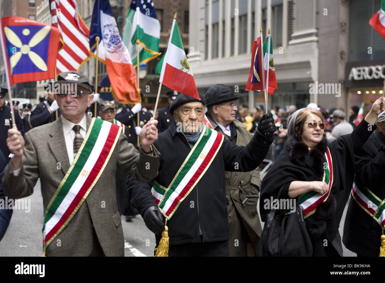 Annuale (Persiano iraniana) sfilano su Madison Avenue a New York City. Foto Stock