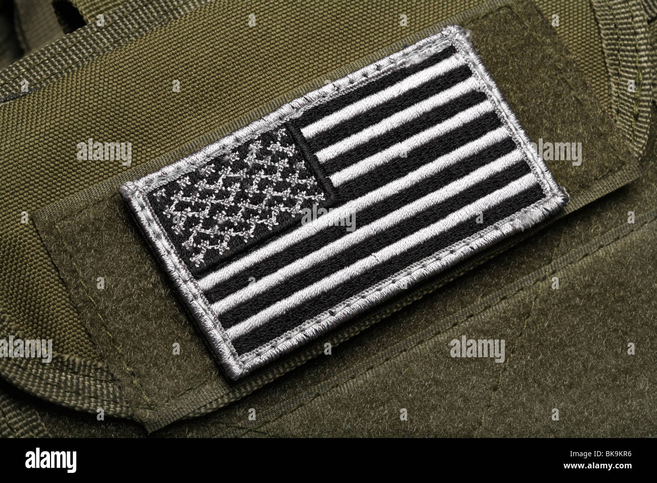 Bandiera americana su una verde (verde militare) gilet tattico. Close-up. Foto Stock