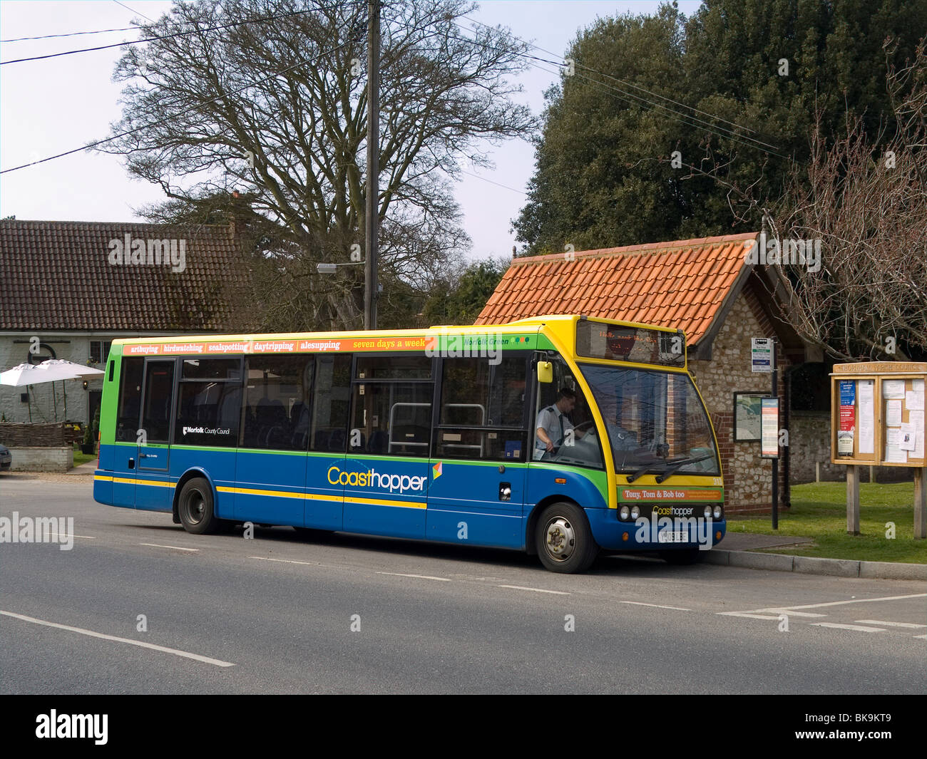 Coasthopper un servizio di bus navetta lungo la Costa North Norfolk a Thornham Foto Stock