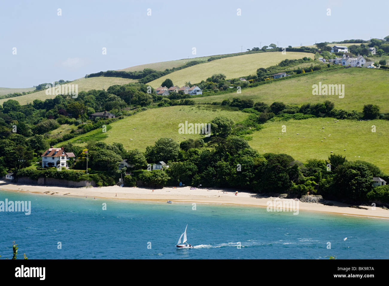Ripresa aerea di una spiaggia, Salcombe, Devon, Inghilterra, Regno Unito Foto Stock
