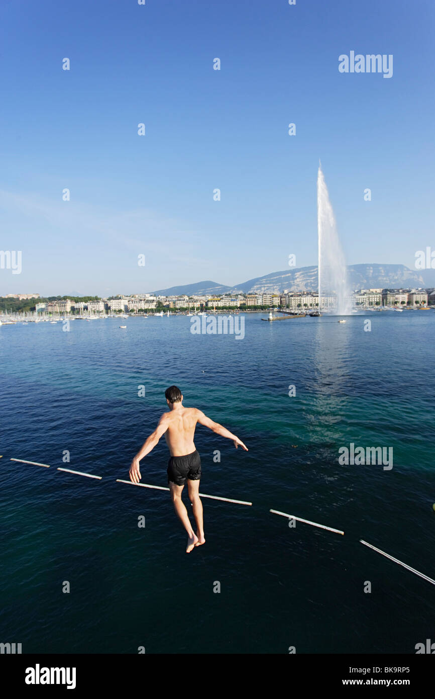 Il salto dalla torre, Bains des Paquis, Ginevra, il Cantone di Ginevra, Svizzera Foto Stock