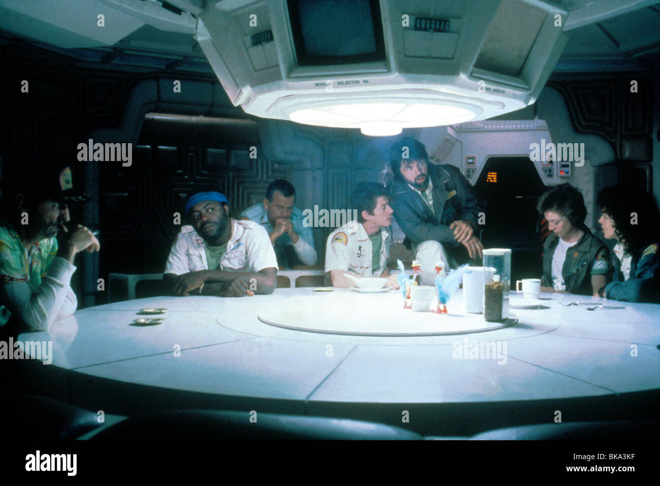 ALIEN (1979) HARRY DEAN STANTON, YAPHET KOTTO, IAN HOLM, John Hurt, Tom Skerritt, VERONICA CARTWRIGHT, Sigourney Weaver ali 007 Foto Stock