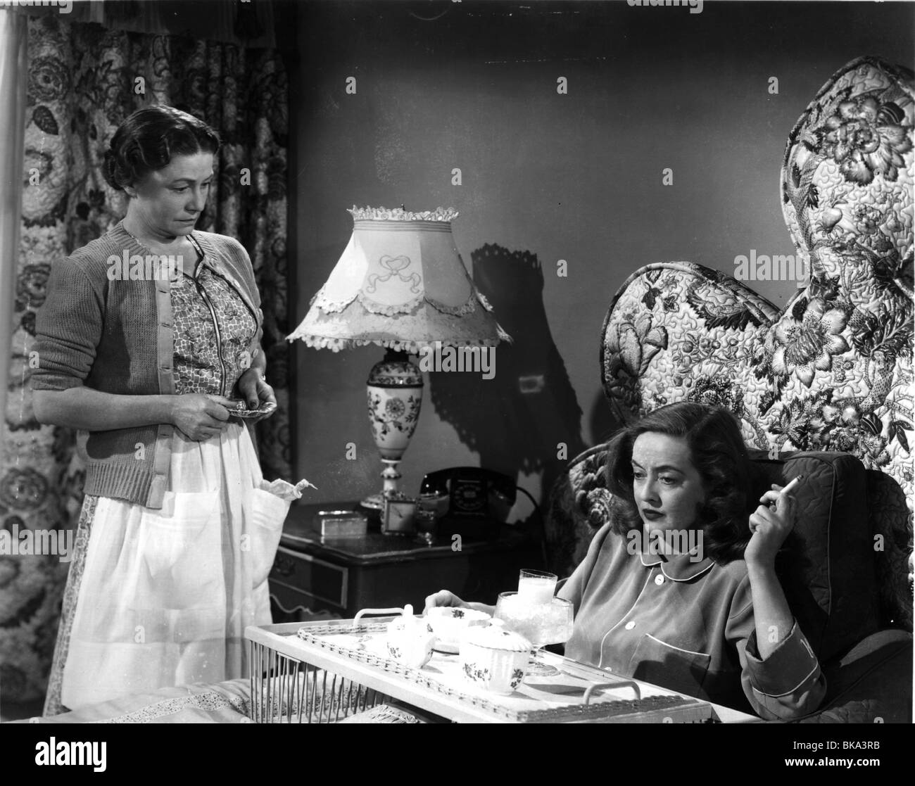 ALL ABOUT EVE (1950) THELMA RITTER, BETTE DAVIS AAE 011P Foto Stock