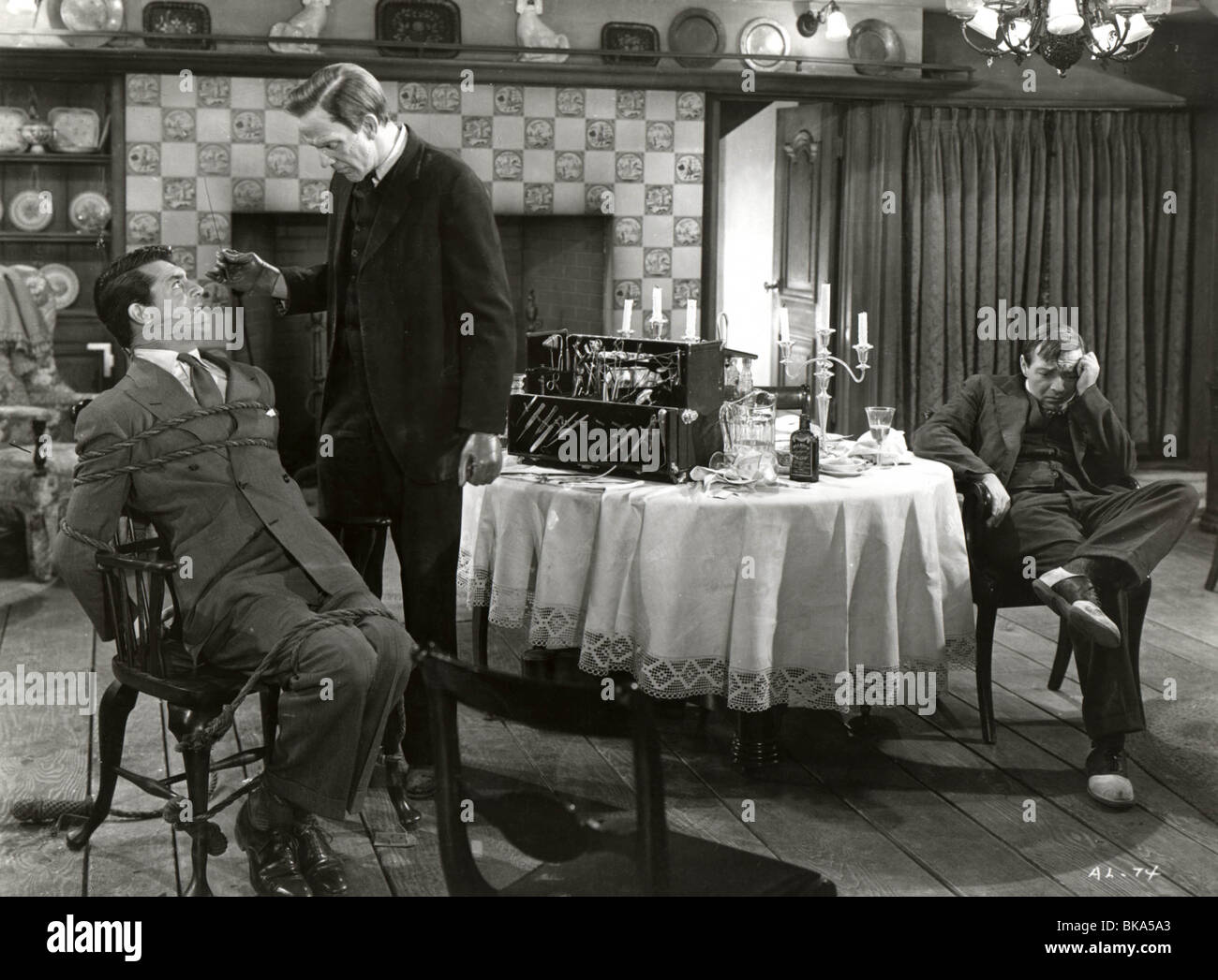 Arsenico e vecchi pizzi (1944) Cary Grant, Raymond Massey, Peter Lorre AOL 003P Foto Stock