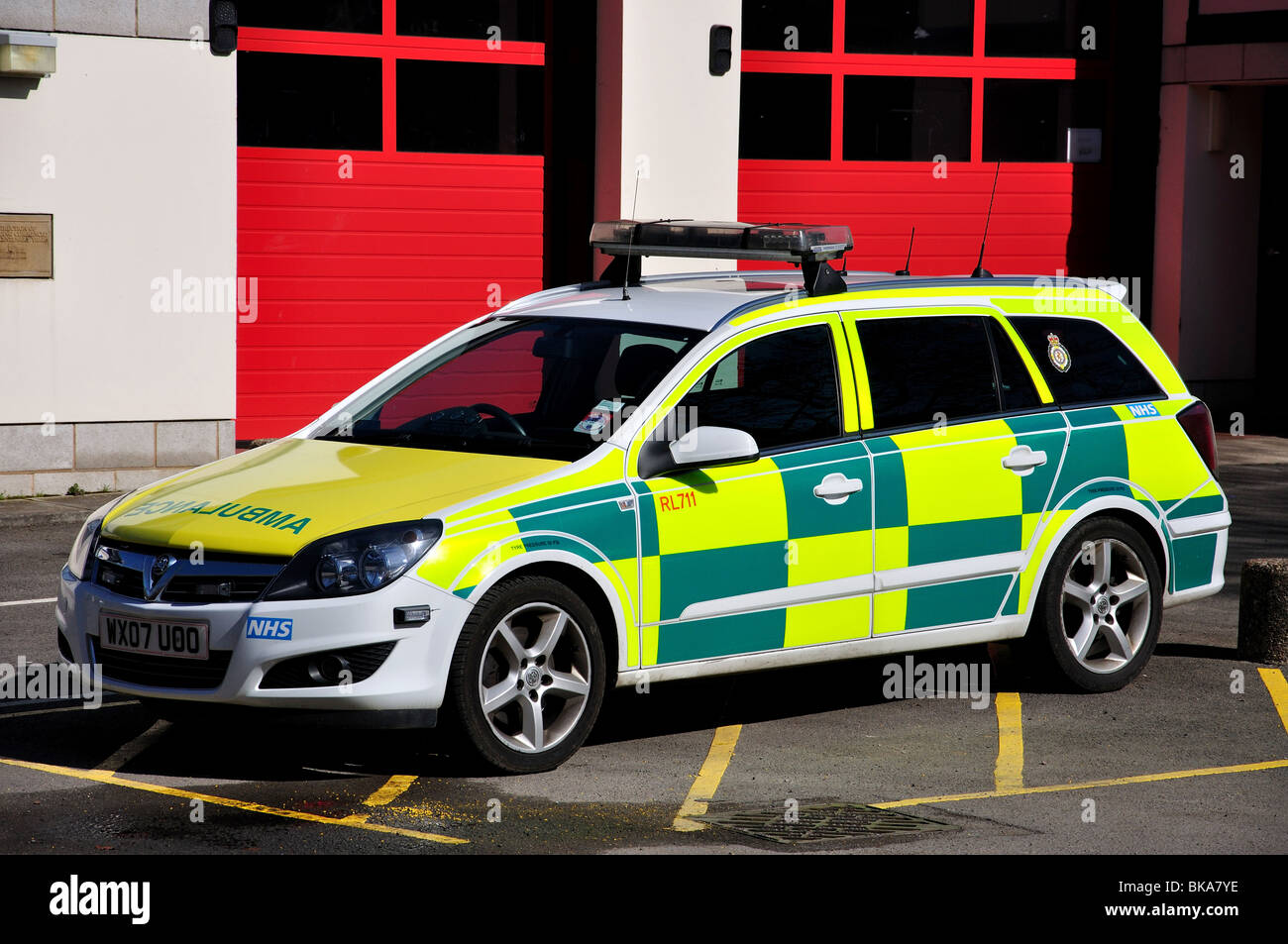 NHS auto ambulanza, Nailsworth, Gloucestershire, England, Regno Unito Foto Stock