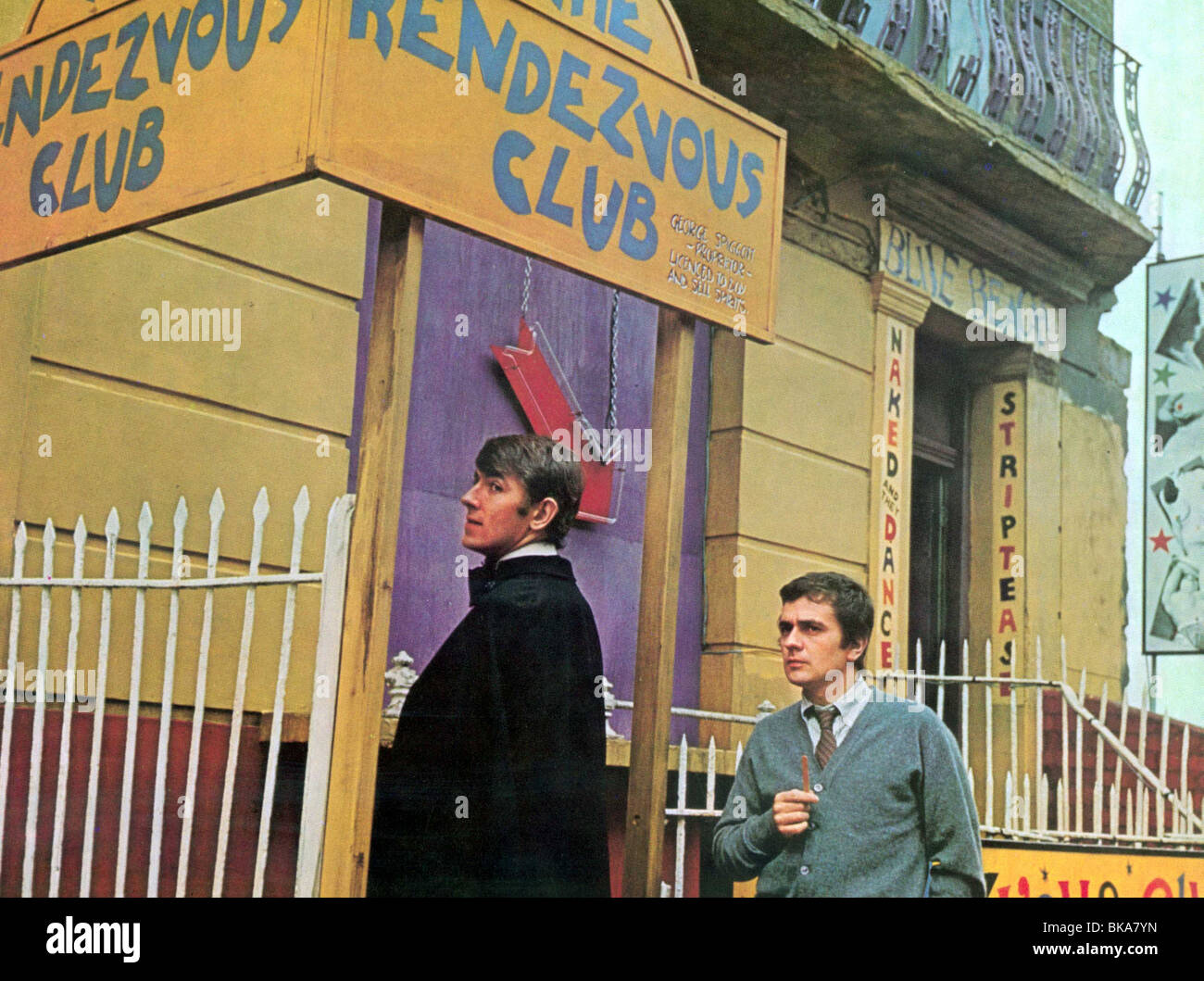 BEDAZZLED (1967) Peter Cook, DUDLEY MOORE BDZZ 003FOH Foto Stock