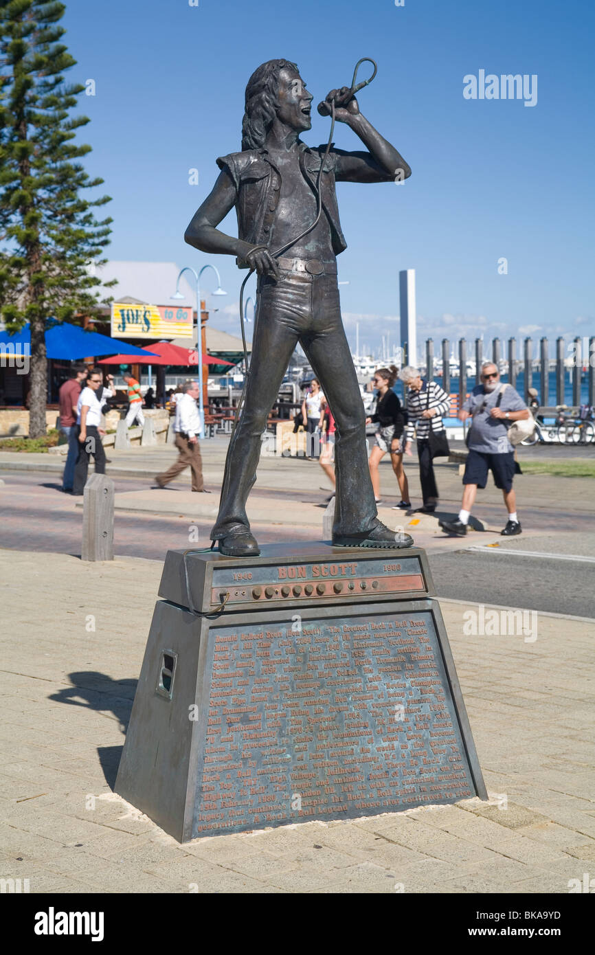 Statua di Bon Scott a Fremantle, Western Australia. Il cantante originale per Australian rock'n'roll band, AC/DC Foto Stock