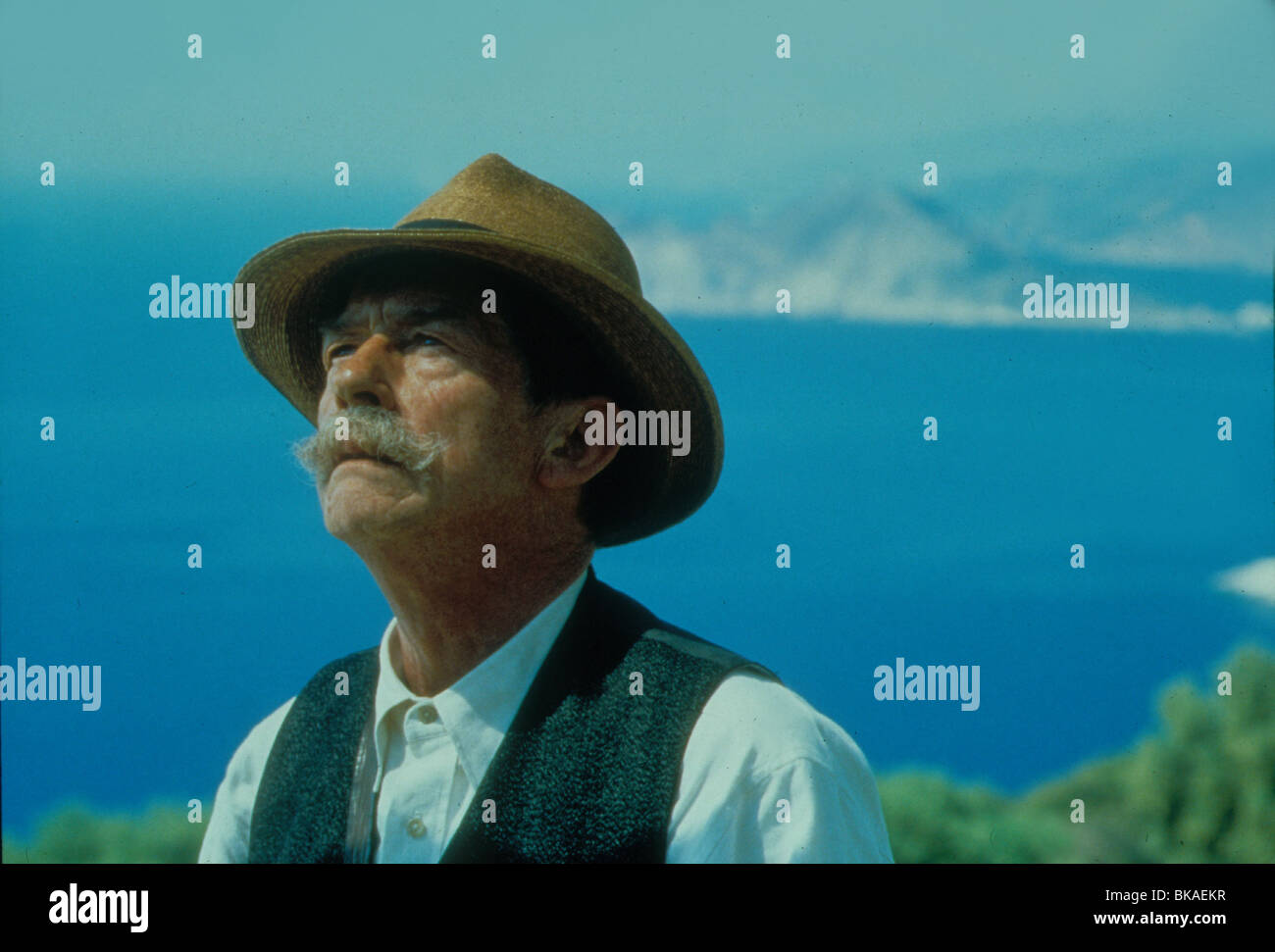 CAPTAIN CORELLI il mandolino (2001) John Hurt CCOR 064 Foto Stock