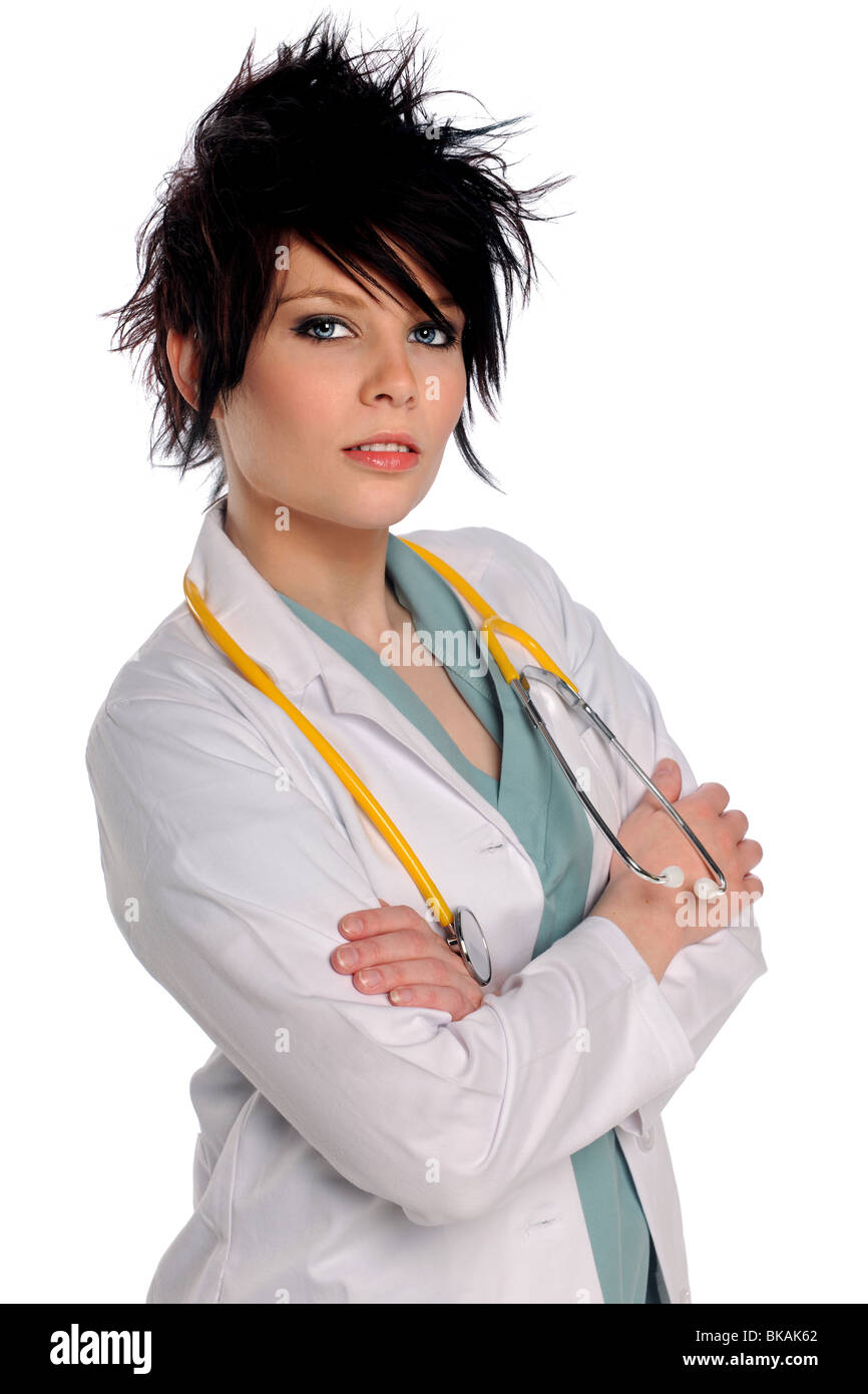 Bella giovane donna con il camice e stetoscopio isolate su sfondo bianco Foto Stock