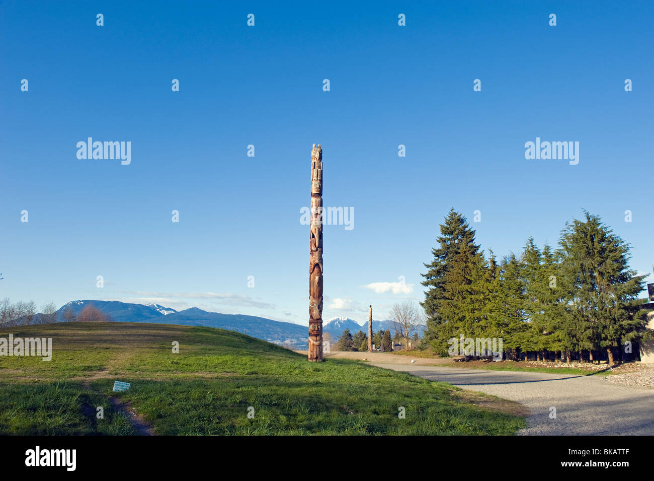 Totem presso il Museo di Anthropolgy SULLA UBC campus University of British Columbia British Columbia Canada Foto Stock