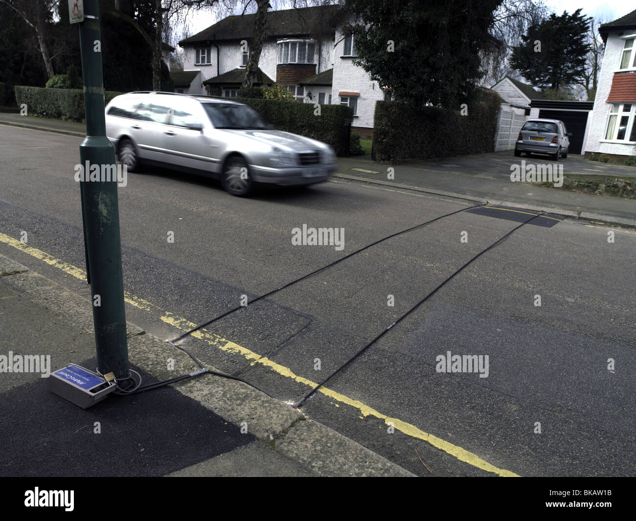 La metropolitana di conteggio classificatore del veicolo il sistema tampone di pressione per il monitoraggio del flusso del traffico Foto Stock