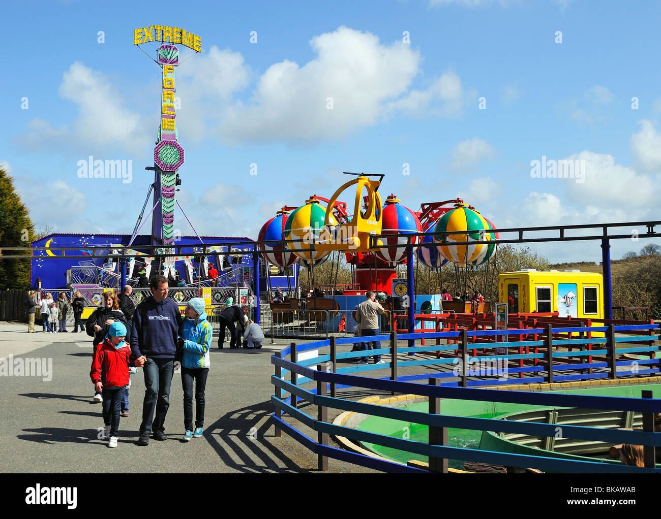 I turisti a flambards fun park vicino a Helston in cornwall, Regno Unito Foto Stock