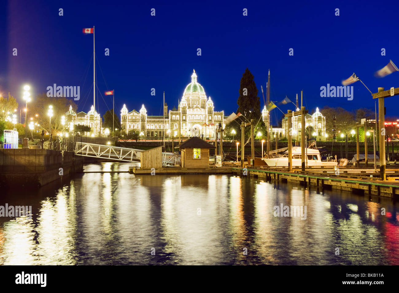 Gli edifici del Parlamento europeo su James Bay interno del Porto Victoria Vancouver Island British Columbia Canada Foto Stock