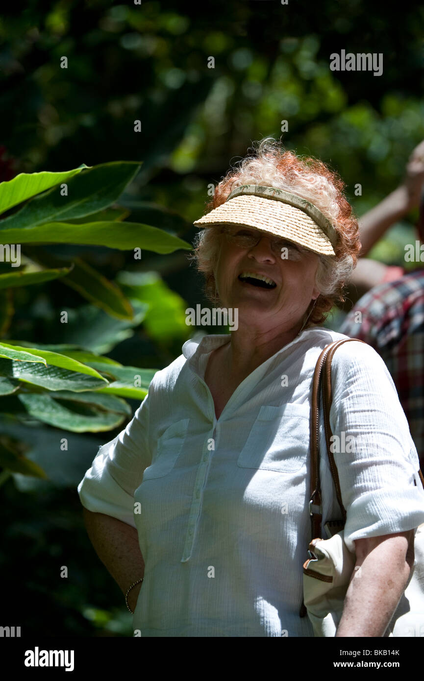 Donna americana in vacanza diamante Giardini Botanici di Soufriere Saint Lucia Windward Islands West Indies Caraibi America Centrale Foto Stock