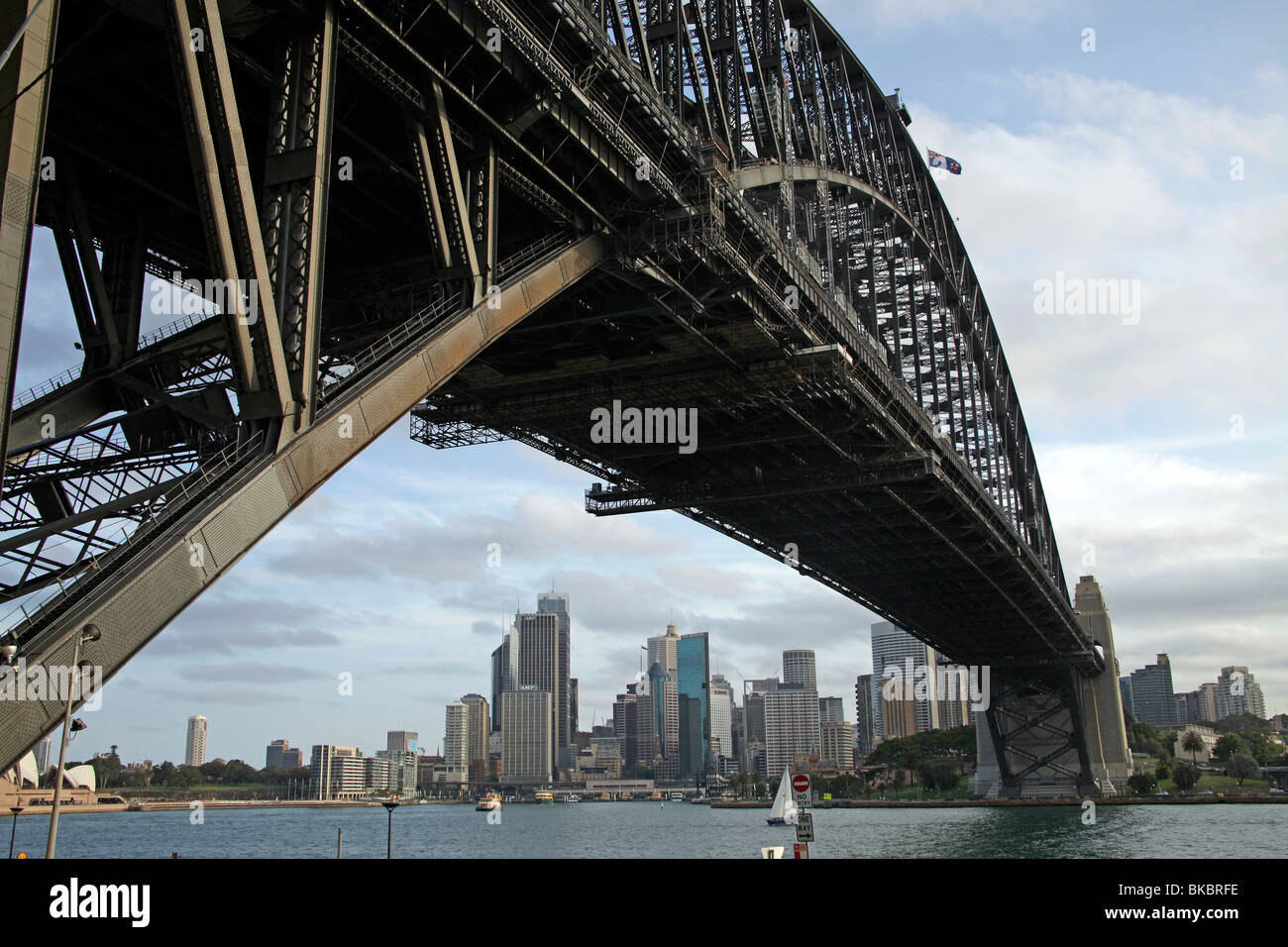 Il Ponte del Porto di Sydney e lo skyline di Sydney, Nuovo Galles del Sud, Australia Foto Stock