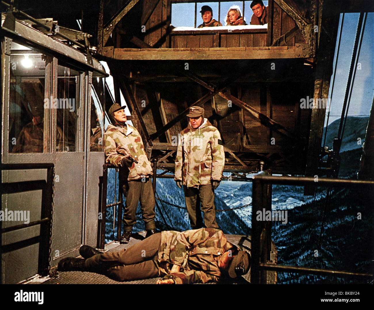 Dove osano le aquile (1968) Richard Burton, MARIA URA, ROBERT BEATTY, DONALD HOUSTON, PETER BARKWORTH, Clint Eastwood CAMOUFLAGE Foto Stock