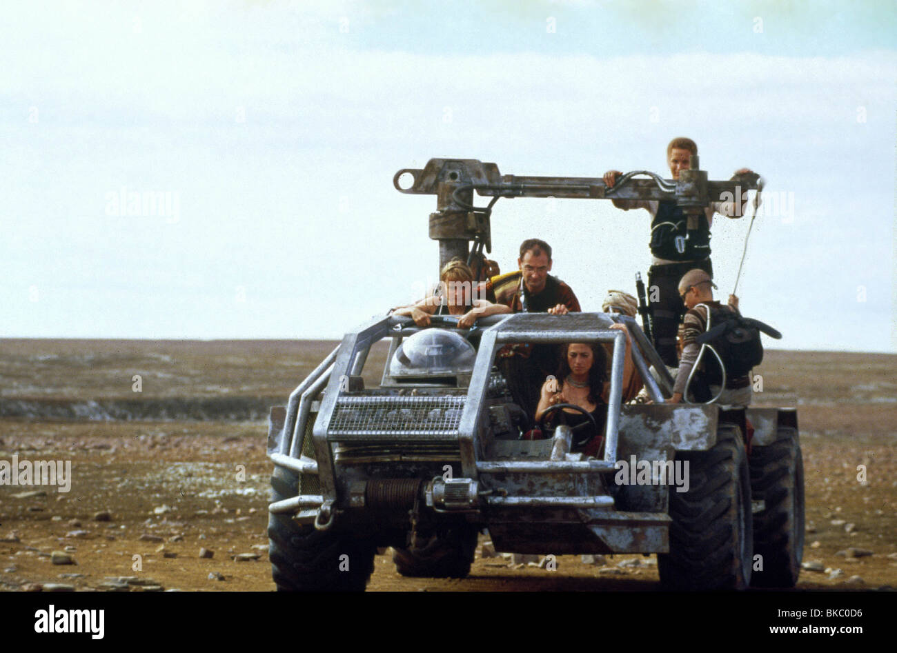 PITCH BLACK (2000) RADHA MITCHELL, Lewis Fitz Gerald, Claudia Black, Cole Hauser, RHIANA GRIFFITH PITC 027 Foto Stock