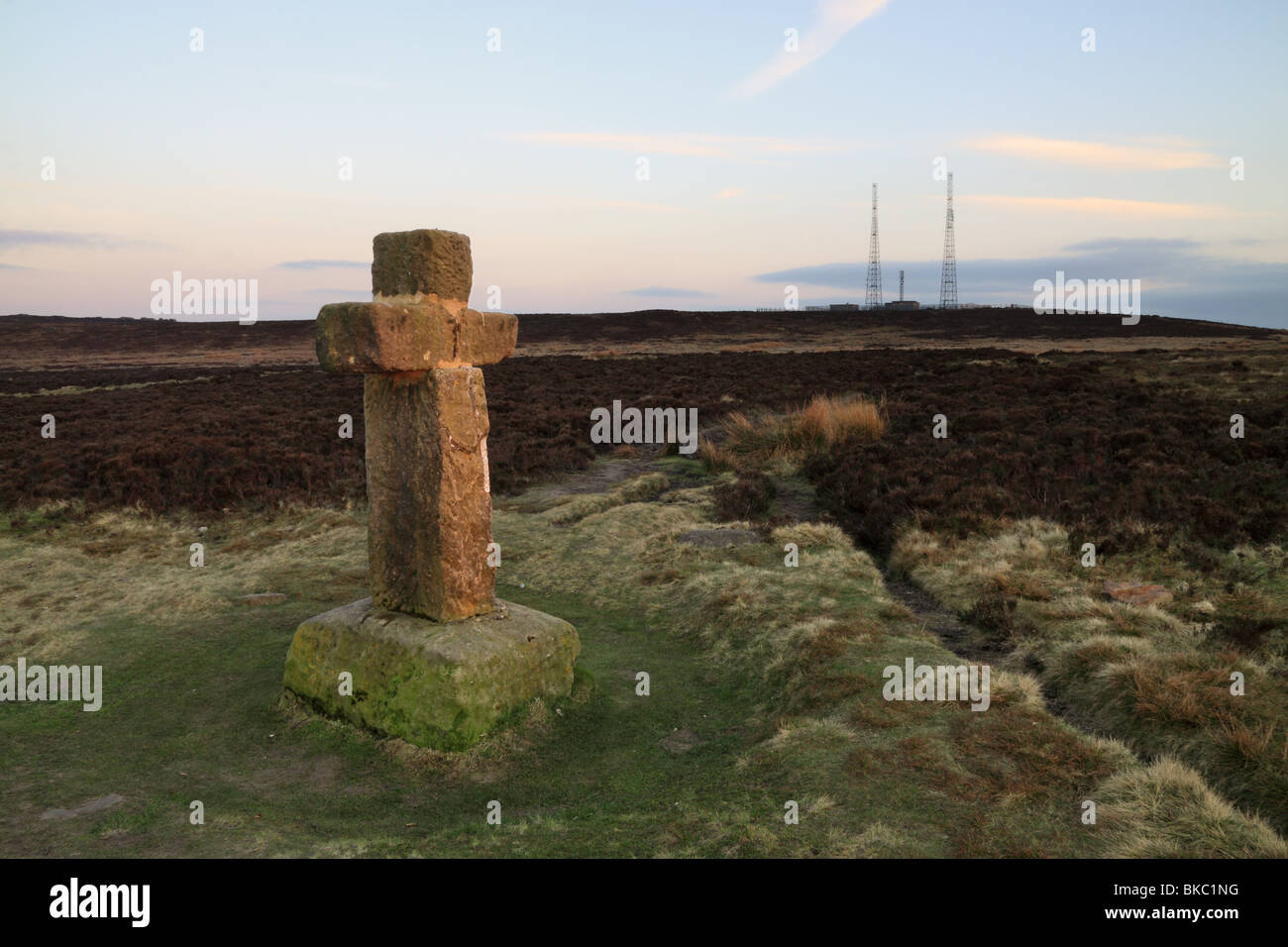 Cowper's Cross (noto anche come Cawper's Cross) è su Ilkley Moor ("Rombald's Moor') nel West Yorkshire, Inghilterra Foto Stock
