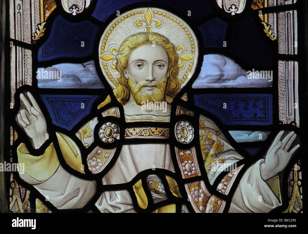 Una vetrata raffigurante Gesù Cristo benedicente, Santa Maria Vergine Chiesa, Tysoe, Warwickshire Foto Stock
