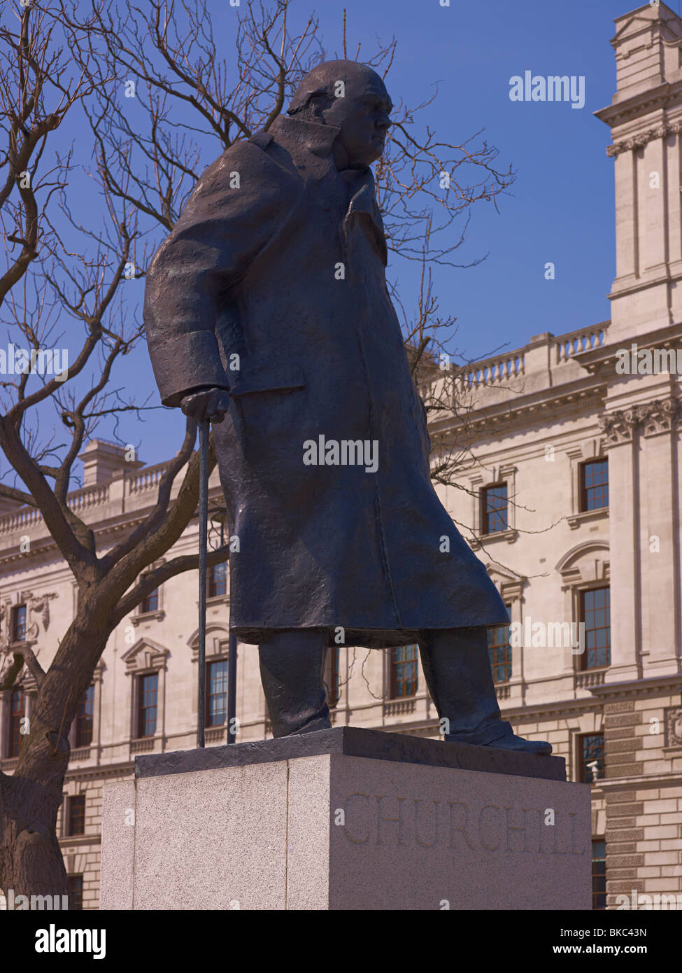 Statua di Winston Churchill Spencer, la piazza del Parlamento, London Inghilterra England Foto Stock