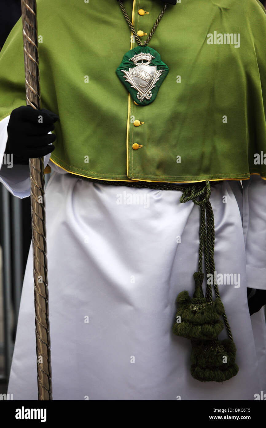 Un dettaglio di una confraternita di membri abito cerimoniale durante la Domenica di Pasqua celebrazioni a Sulmona, Abruzzo, Italia Foto Stock