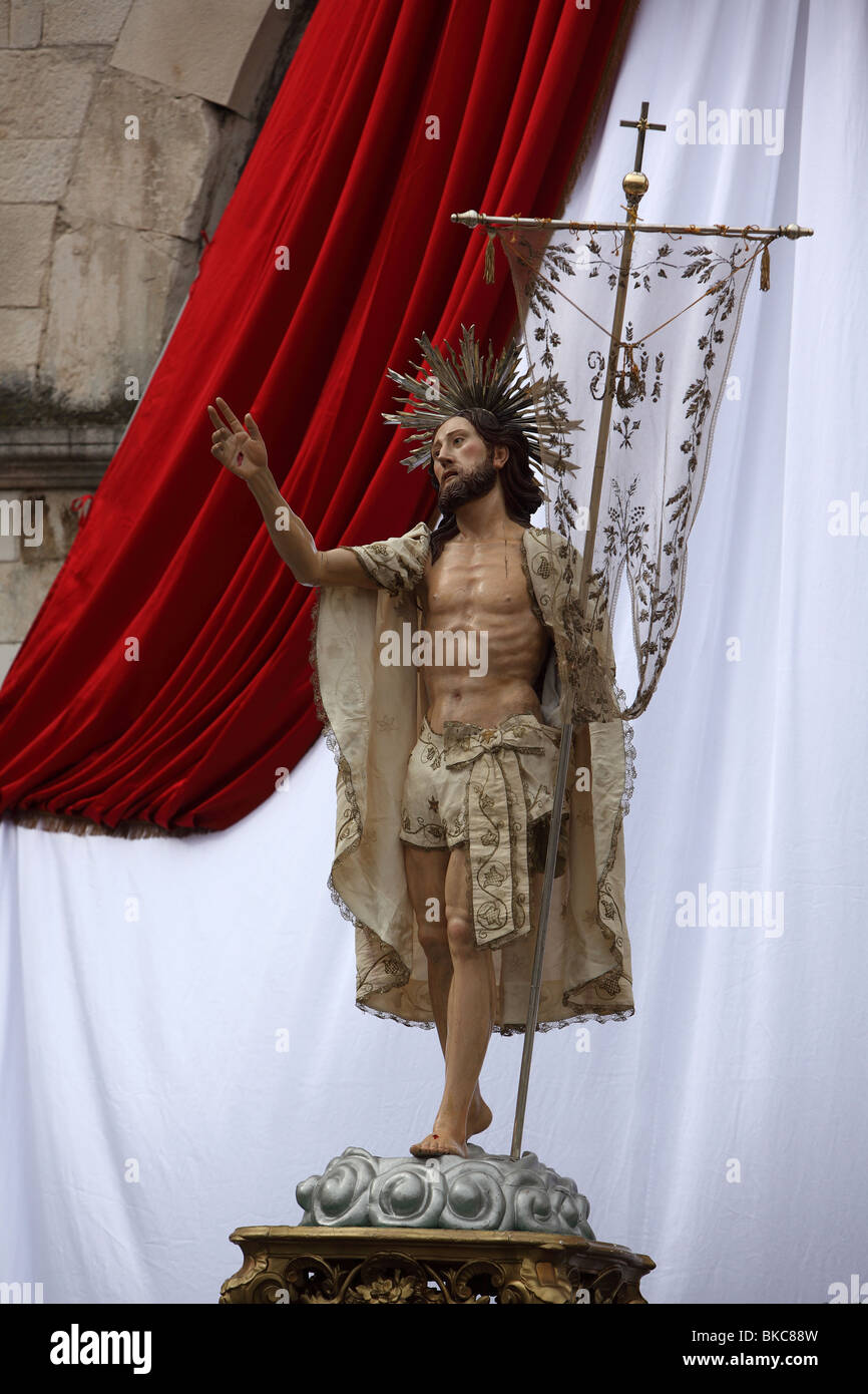 Il corpo del Cristo Risorto all'inizio della Domenica di Pasqua celebrazioni a Sulmona Abruzzo Italia Foto Stock
