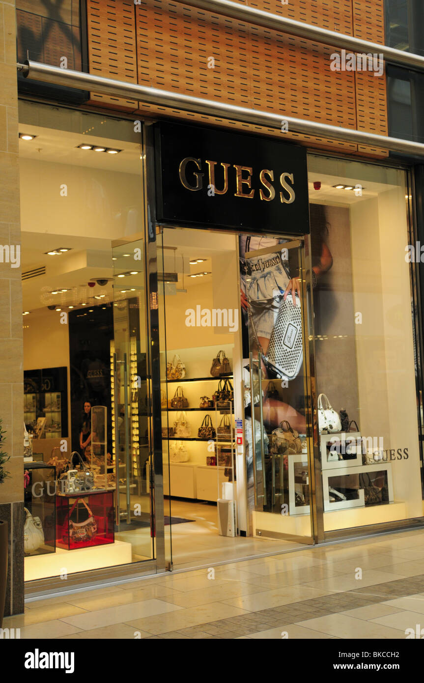 Guess borsetta Shop, Grand Arcade Shopping Centre di Cambridge, Inghilterra, Regno Unito Foto Stock