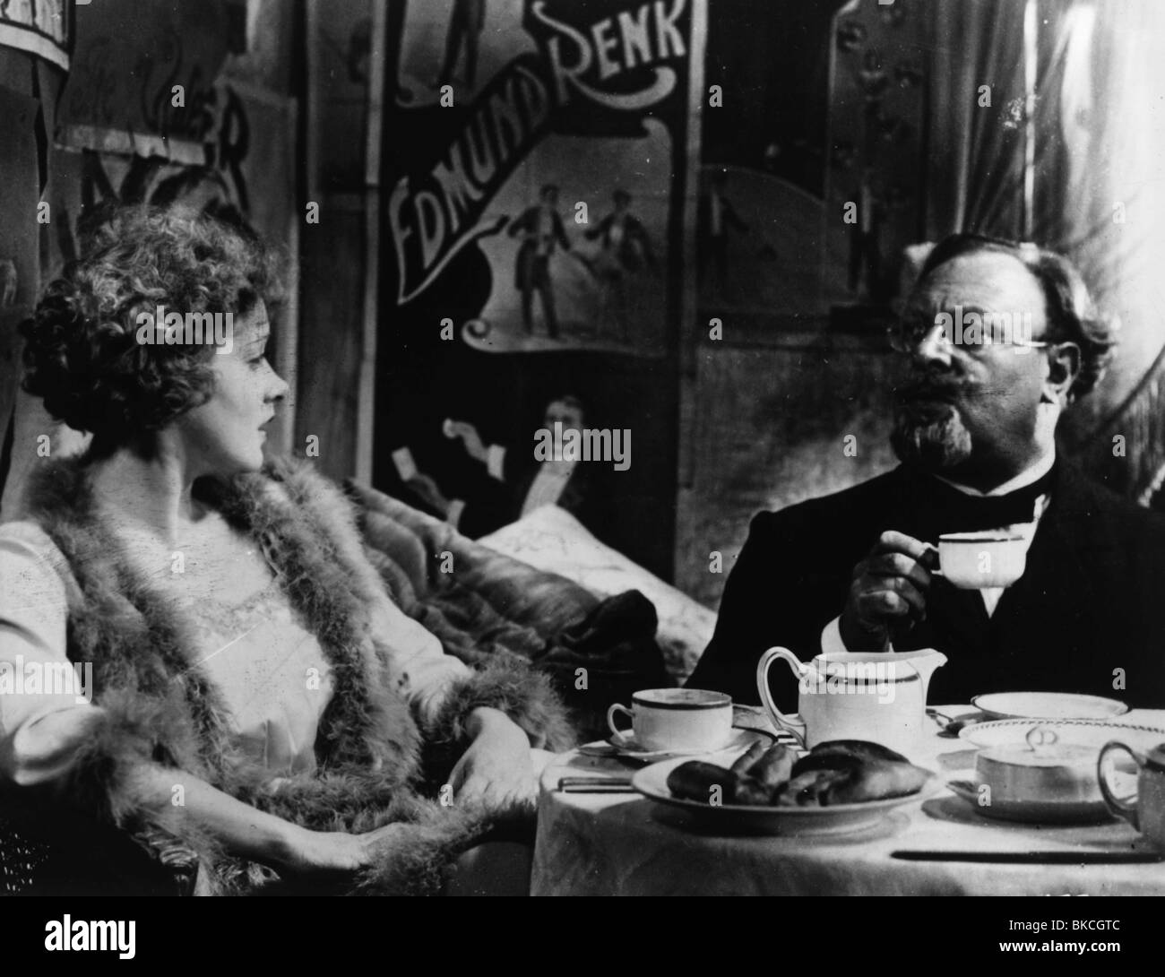 Il Blue Angel (1930) Der blaue Engel Marlene Dietrich,EMIL JANNINGS BLAN 003P Foto Stock