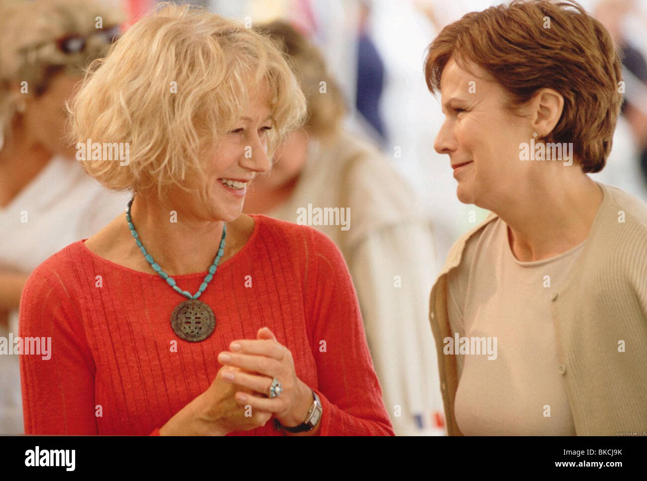 CALENDAR GIRLS (2003) Helen Mirren, JULIE WALTERS CLND 001-A Foto Stock