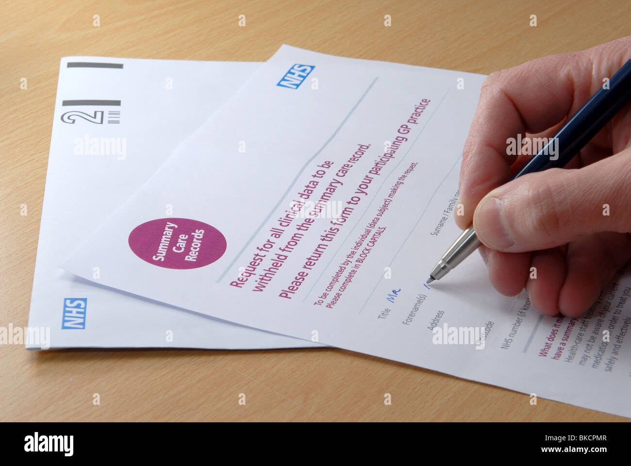 Completare il modulo di richiesta di tutti i dati clinici di essere trattenuta dai governi Sommario Care record di sistema del computer Foto Stock