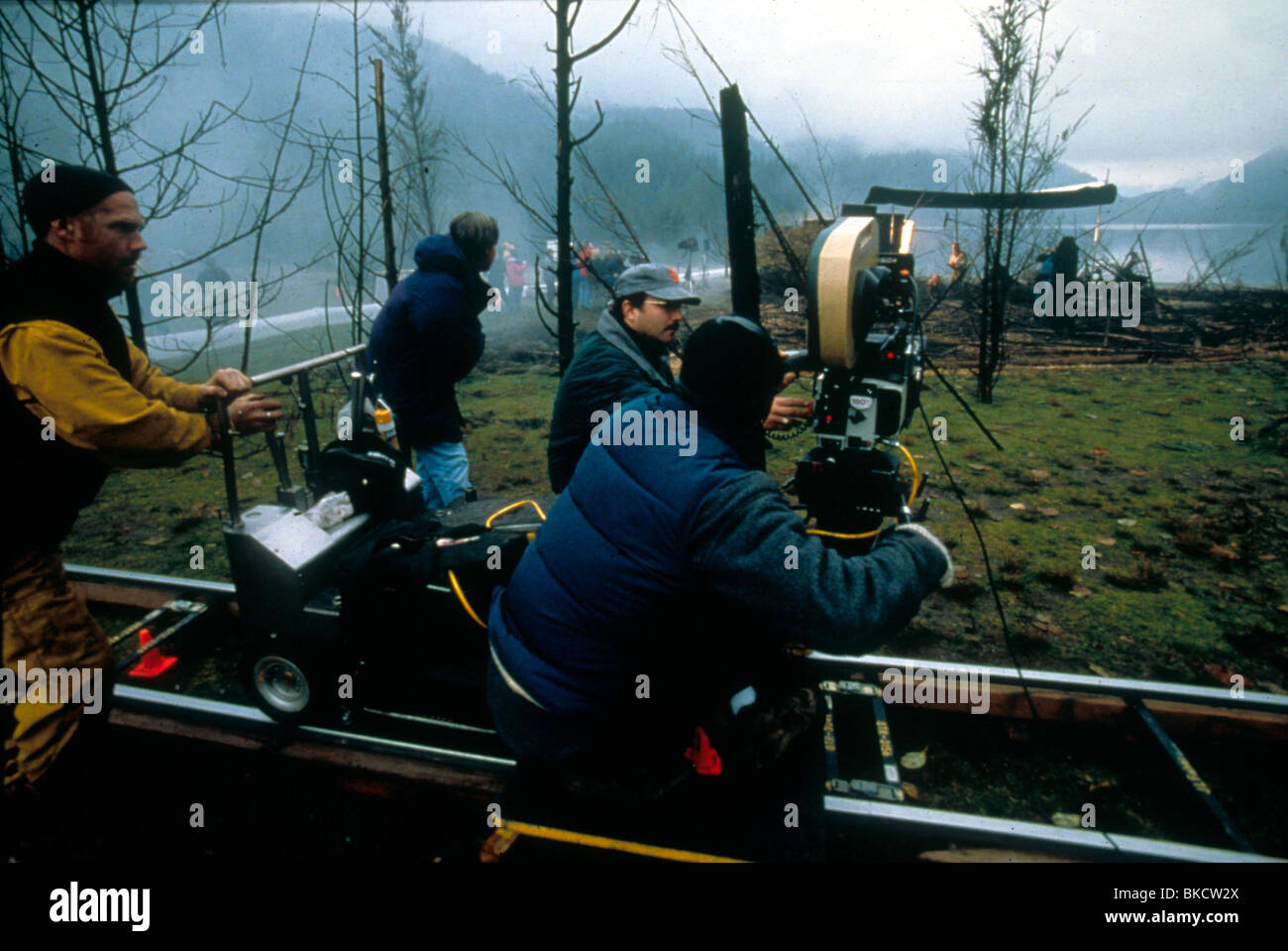 Le riprese di produzione (ALT) ubicazione (ALT) dietro le quinte (ALT) SUL SET (ALT) O/S "" FIRESTORM (1998) film 225 Foto Stock