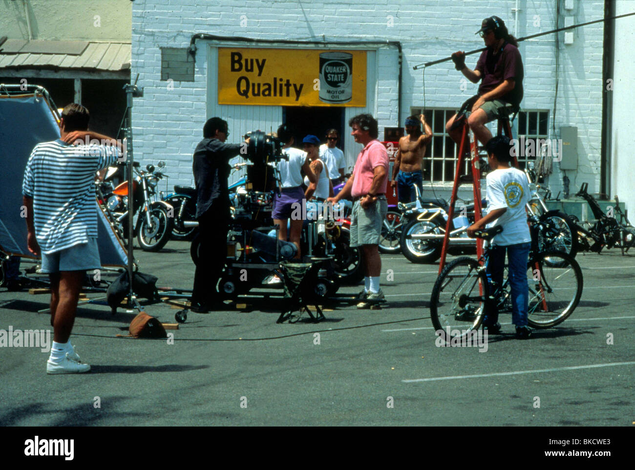 Le riprese di produzione (ALT) ubicazione (ALT) dietro le quinte (ALT) SUL SET (ALT) O/S 'RENEGADE' (TV) film 090 Foto Stock