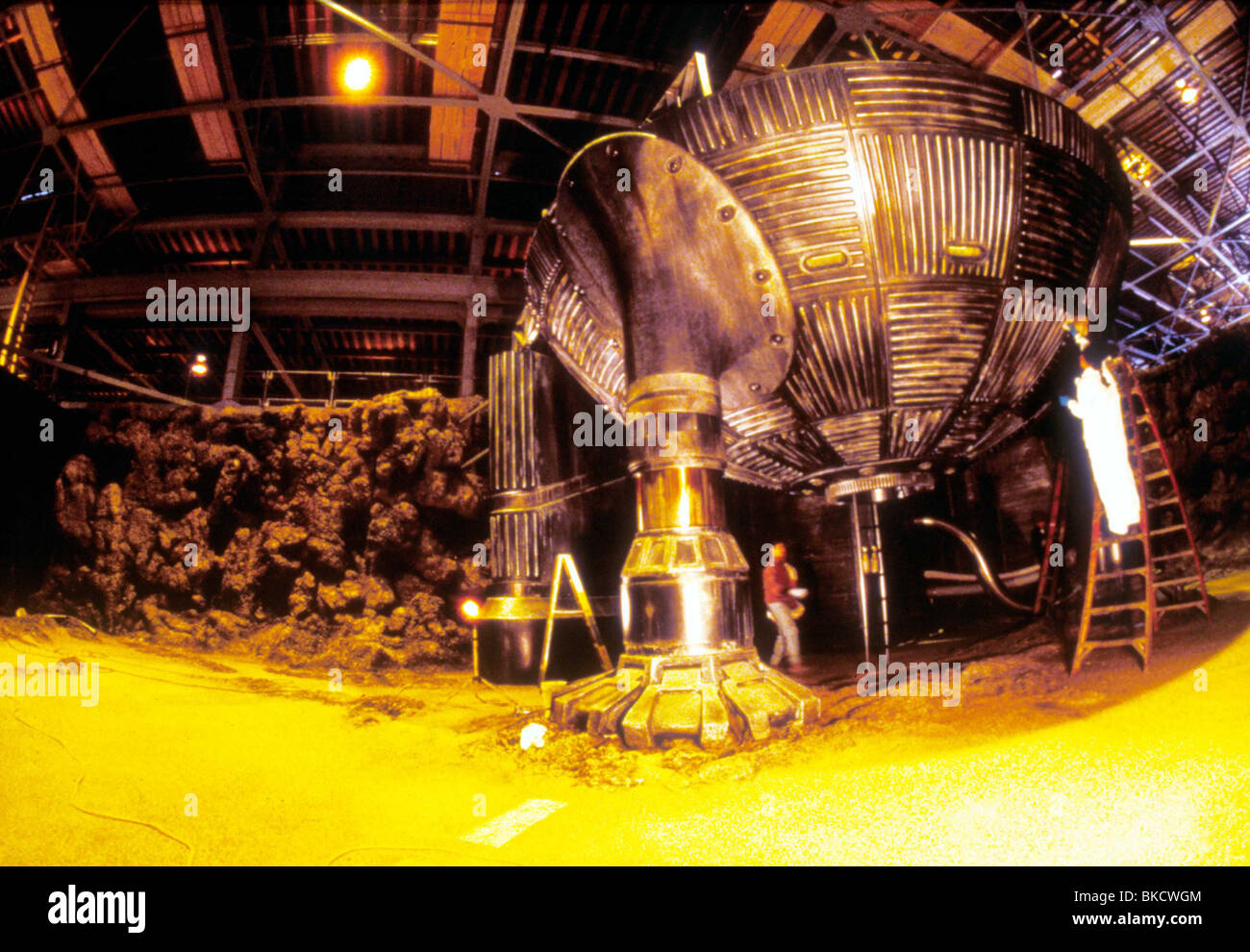 Le riprese di produzione (ALT) ubicazione (ALT) dietro le quinte (ALT) SUL SET (ALT) O/S 'Sfera' (1998) film 261 Foto Stock