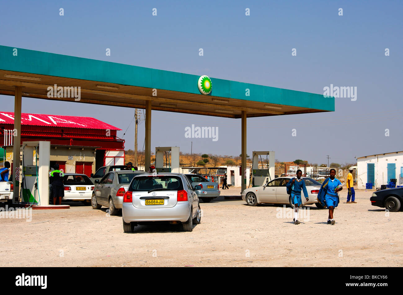 BP gas station all'Lenyeletse Seretse autostrada vicino Rakops, Botswana Foto Stock