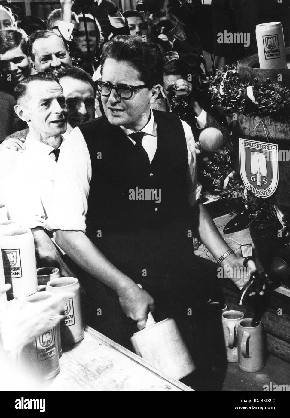 Vogel, Hans-Jochen, * 3.2.1926, politican tedesco (SPD), a mezza lunghezza, sindaco di Monaco 1960 - 1972, apertura dell'oktoberfest, festival della birra di Monaco, 1960s, , Foto Stock