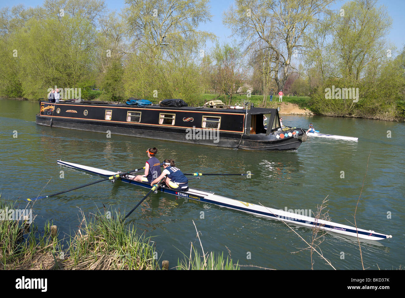 Due barche sul Tamigi a Abingdon, tarda primavera Foto Stock