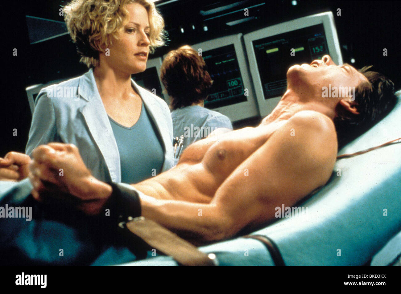 Uomo cava (2000) ELISABETH SHUE, Kevin Bacon uomo 001 Foto Stock