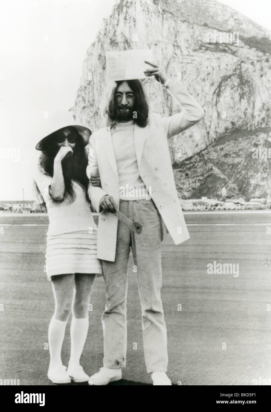 IMAGINE - JOHN LENNON (1988) YOKO ONO E JOHN LENNON IMJL 001P Foto Stock