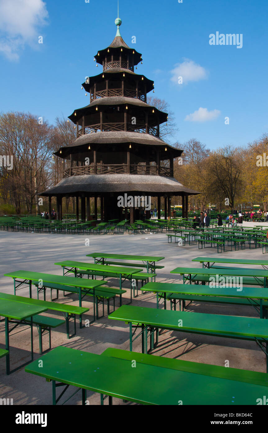 La pagoda cinese nel giardino inglese giardino della birra di Monaco di Baviera, Germania Foto Stock