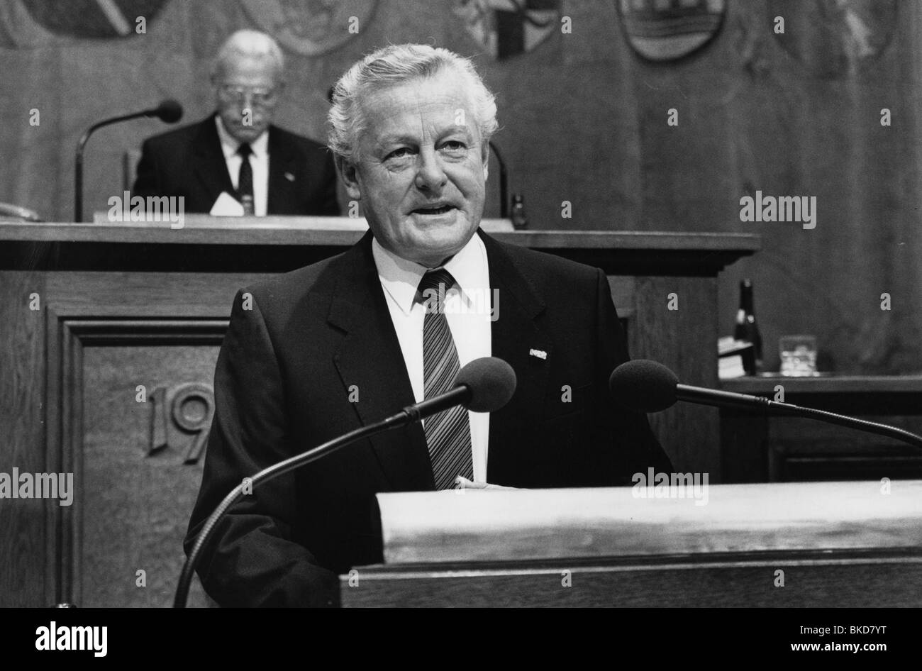 Streibl, Max, 6.1.1932 - 11.12.1998, politico tedesco (CSU), primo ministro della Baviera 19.10.1988 - 277.1993, discorso al Parlamento bavarese, Maximilianeum, Monaco, circa 1990, Foto Stock