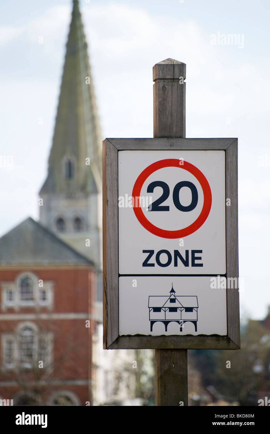 Cartello stradale che mostra un 20 mph limite di velocità nella città di Market Harborough, Inghilterra Foto Stock