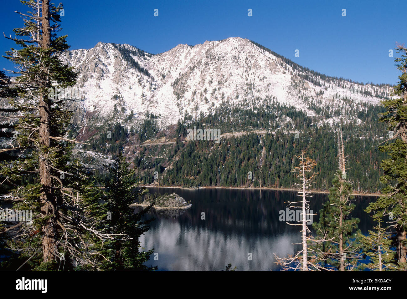 Vista di Emerald Bay con il Fannette Island, il lago Tahoe, California Foto Stock